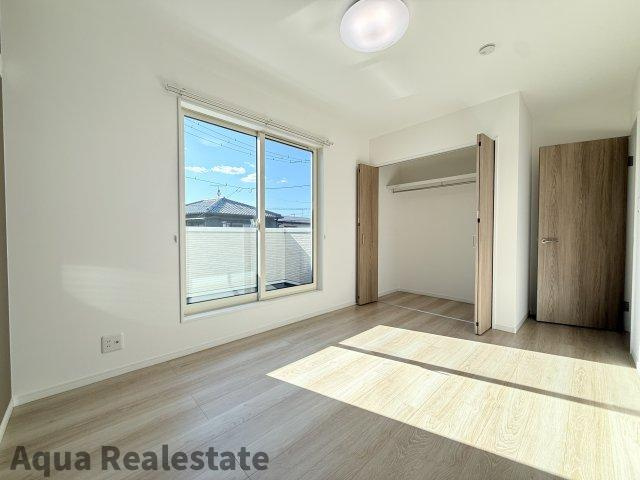 高松市高松町の新築一戸建の寝室|落ち着いて過ごせるお部屋なので、寝室にいかがでしょうか