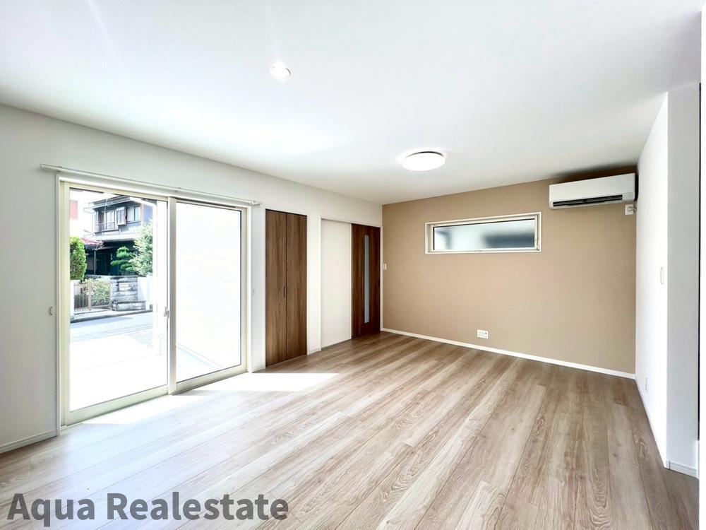 高松市高松町の新築一戸建の居間・リビング|こちらのリビングで趣味の時間をお楽しみください