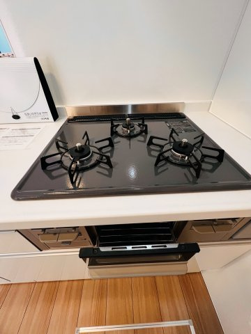 アモリール西牟田のキッチン|グリル付き3口コンロです。