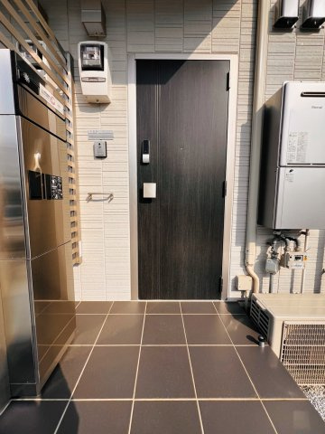 アモリール西牟田のエントランス