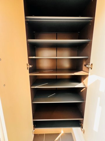 アモリール西牟田の収納|シューズクローゼットです。