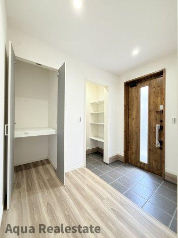 高松市東山崎町の新築一戸建の玄関|きれいな玄関です