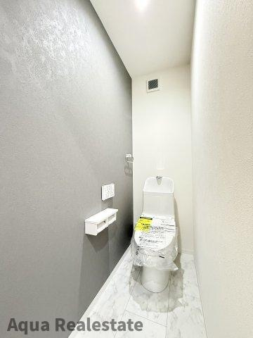高松市東山崎町の新築一戸建のトイレ|落ち着いた色調のトイレです