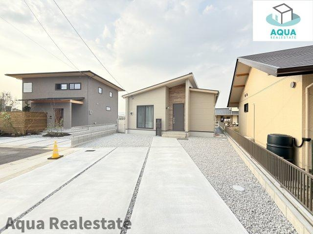 高松市香川町大野の新築一戸建の前面道路含む現地写真