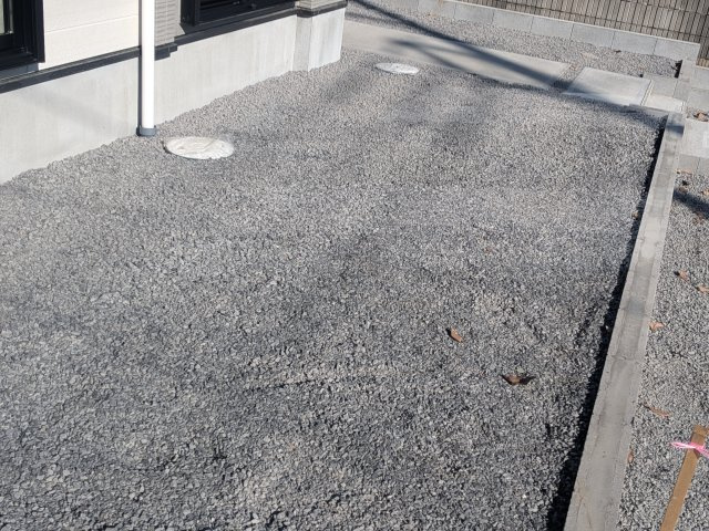 守谷市薬師台9期　新築戸建の庭|リビングに明るい光を届ける広々とした南庭。
お子様の遊び場やペットのスペースとしても最適です。
室内外で心地よい暮らしが叶います。