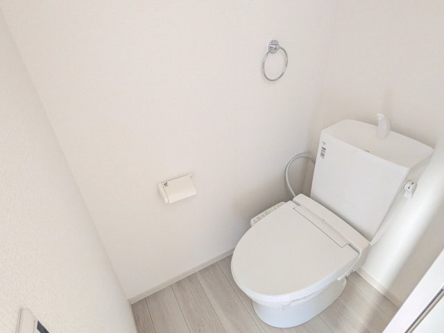 守谷市薬師台9期　新築戸建のトイレ|高い節水性能で、水道代を大幅にカット。環境とお財布に優しく、家計をしっかりサポートします。
もちろん温水洗浄便座付きです♪
