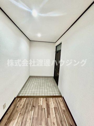 寝屋川市高柳3丁目一戸建の玄関