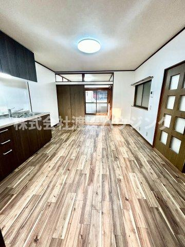 寝屋川市高柳3丁目一戸建の居間・リビング