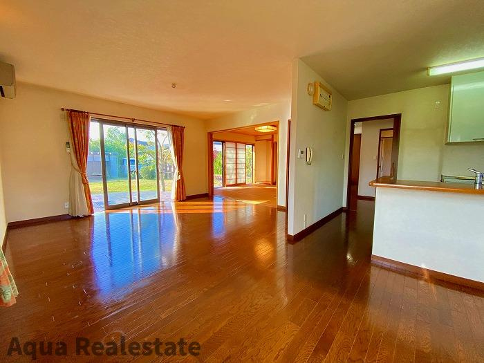 香川県さぬき市大川町　リノベ住宅の寝室|ゆとりの広さです