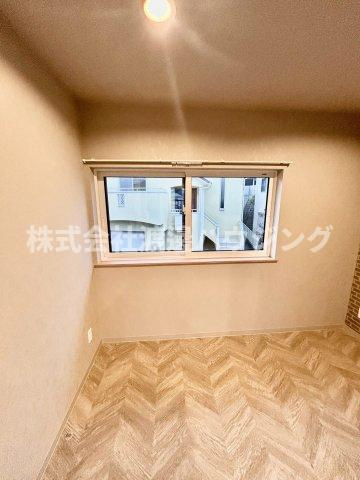 香里園ガレージハウスのその他|窓