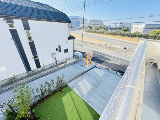 松戸市栗山新築戸建の展望|バルコニーより南側眺望。南側駐車スペースで日当たり良好♪
