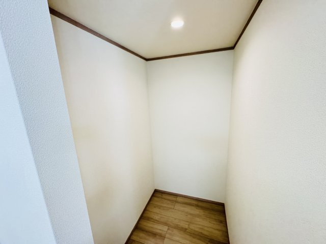 松戸市樋野口新築戸建【中部小学校：10分】の収納|キッチン横・パントリースペース