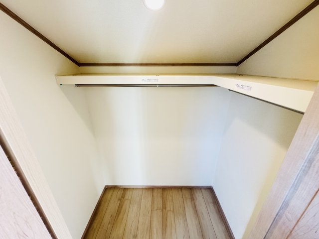 松戸市樋野口新築戸建【中部小学校：10分】の収納|7帖寝室・ウォークインクローゼット