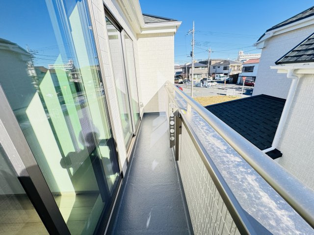 松戸市樋野口新築戸建【中部小学校：10分】のバルコニー|南東向きワイドバルコニー・日当たり良好♪