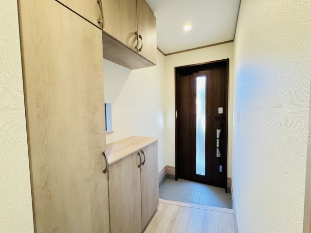 松戸市樋野口新築戸建【中部小学校：10分】の玄関|玄関ホール・容量たっぷりシューズボックス