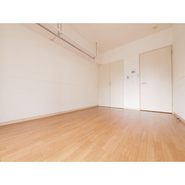 セントレイクセレブ代官町の居間・リビング