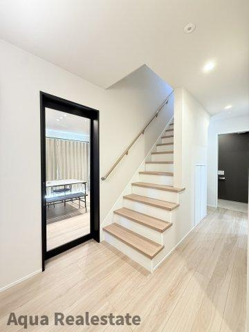 高松市西山崎町の新築一戸建の内装|明るい室内です