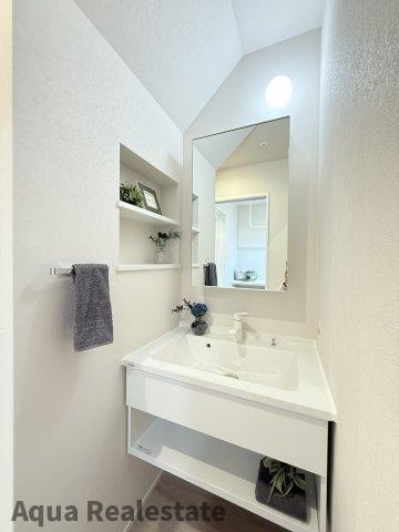 高松市西山崎町の新築一戸建の独立洗面台|独立洗面台、朝の身支度には欠かせません