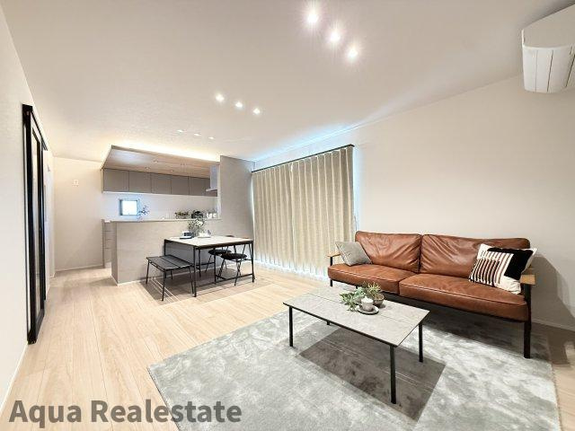 高松市西山崎町の新築一戸建の居間・リビング|ゆったりとした居間です