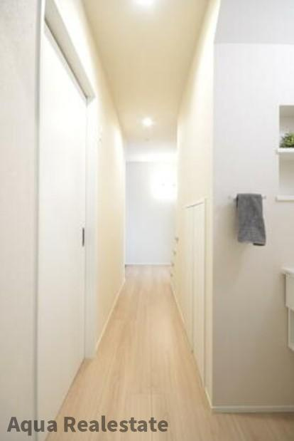 高松市西山崎町の新築一戸建の玄関|明るい玄関です