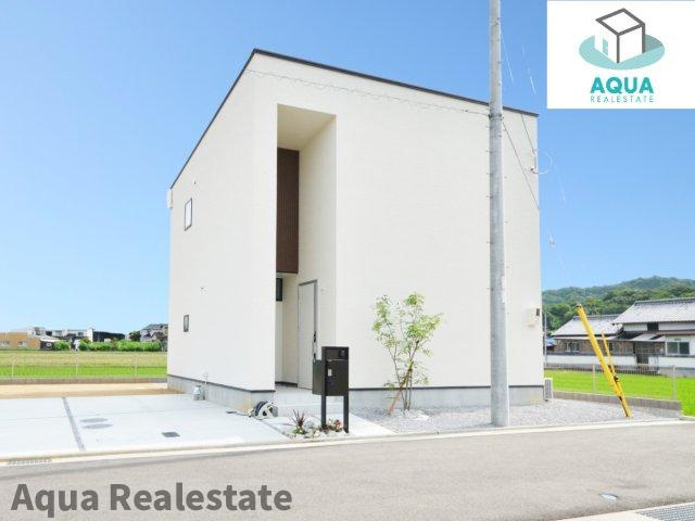 高松市西山崎町の新築一戸建の前面道路含む現地写真|きれいな外観です