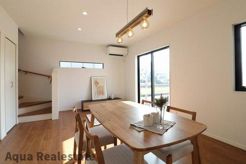 高松市木太町の中古一戸建の居間・リビング