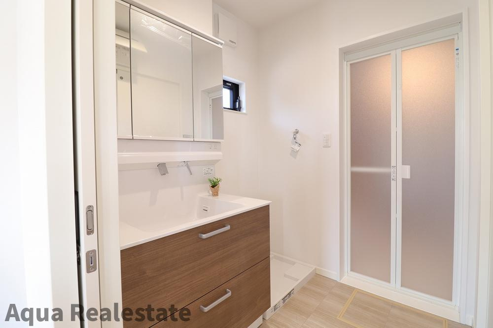 高松市木太町の中古一戸建の独立洗面台