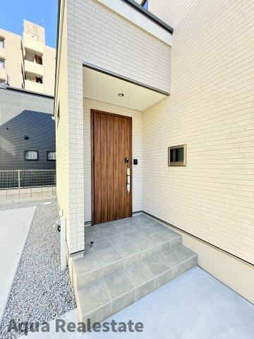 高松市西宝町モデルハウスの玄関|ゆったりとした玄関です