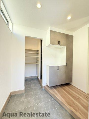 高松市西宝町モデルハウスの収納|大きなものも収納できそうです