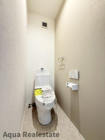 高松市西宝町モデルハウスのトイレ|ゆったりとした空間のトイレです