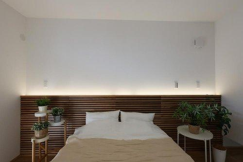 感田【戸建】の寝室|室内（2025年11月）撮影
１階主寝室
木質のルーパーと間接照明を合わせることでリラックス効果のあるおしゃれな寝室に仕上げました