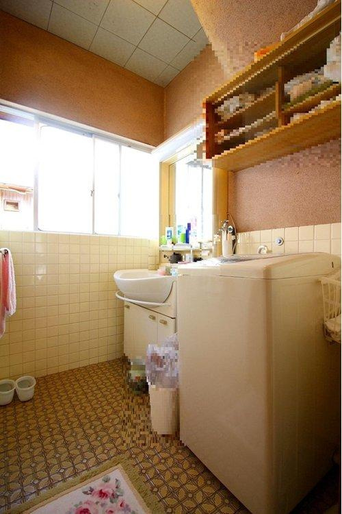 ■□旗ヶ崎２中古戸建□■の洗面所|脱衣洗面所のある住宅になります。