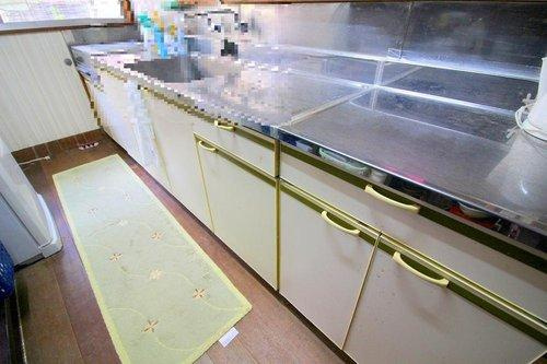 ■□旗ヶ崎２中古戸建□■のキッチン|ガスコンロ設置タイプの対面キッチンになります。システムキッチンへ変更リフォームも可能です。