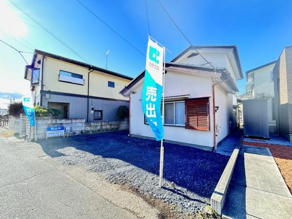 宇都宮市大塚町　5DK　中古住宅の前面道路含む現地写真