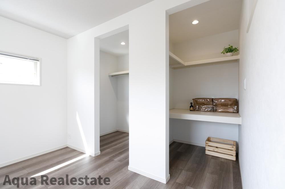 高松市扇町　インナーガレージ＋趣味を楽しむ書斎のあるお家の寝室|使い勝手のいい寝室です