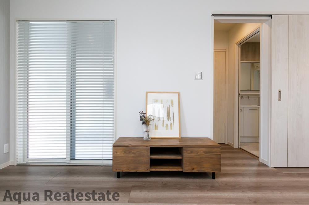 高松市扇町　インナーガレージ＋趣味を楽しむ書斎のあるお家の居間・リビング|ゆったりとした居間です