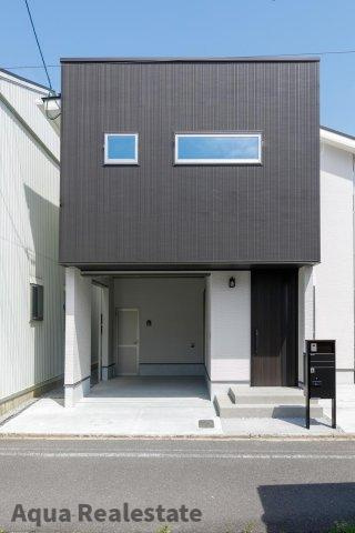 高松市扇町　インナーガレージ＋趣味を楽しむ書斎のあるお家の前面道路含む現地写真|前面道路含む現地写真です