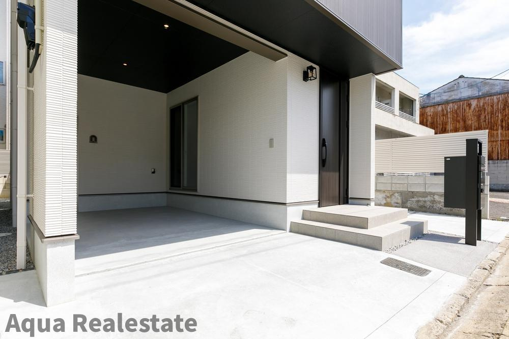 高松市扇町　インナーガレージ＋趣味を楽しむ書斎のあるお家の駐車場|駐車場があるので、車を買う予定の方も安心です