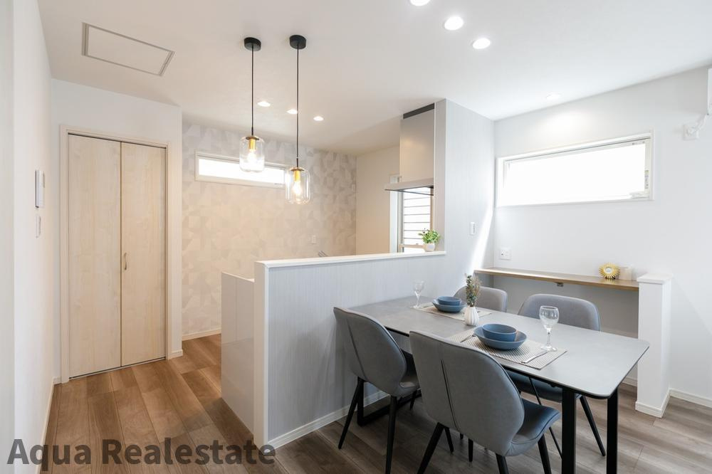 高松市扇町　インナーガレージ＋趣味を楽しむ書斎のあるお家の居間・リビング|使いやすいリビングです