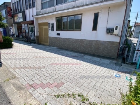 ■□相生町古家付土地□■の前面道路含む現地写真|北側前面道路には下水道が来ておらず、浄化槽地域になります。