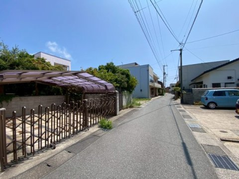 ■□相生町古家付土地□■の前面道路含む現地写真|北側及び南側の道路に接道している不動産になります。