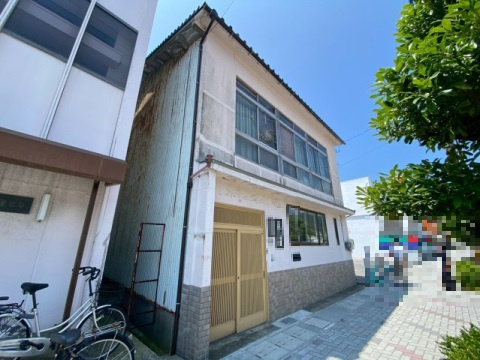 ■□相生町古家付土地□■の前面道路含む現地写真|歩道もある前道になります。間口は約8.7ｍになります。