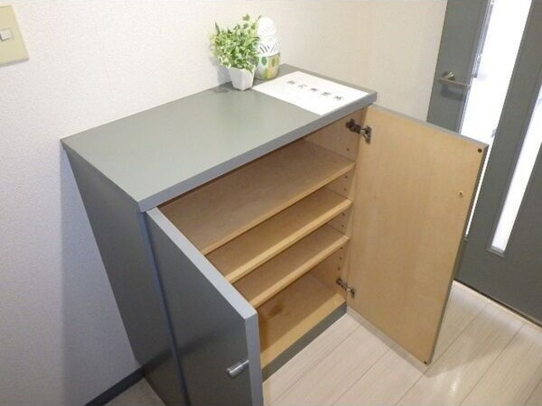 イーストタウン13の玄関