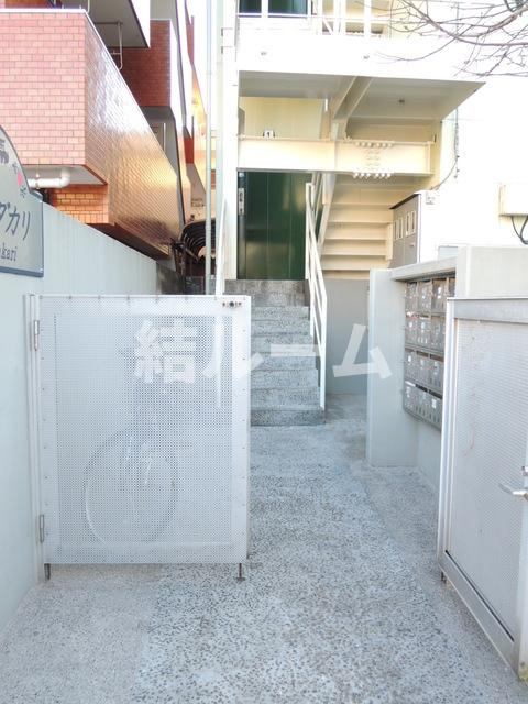 板橋区東新町１丁目の賃貸マンションのエントランス