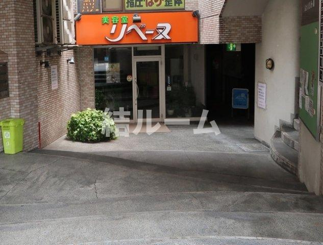 練馬区小竹町１丁目の賃貸マンションのエントランス