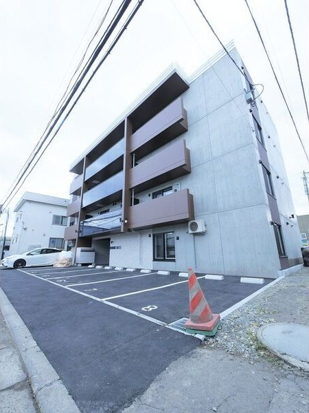 リベルタ澄川の駐車場