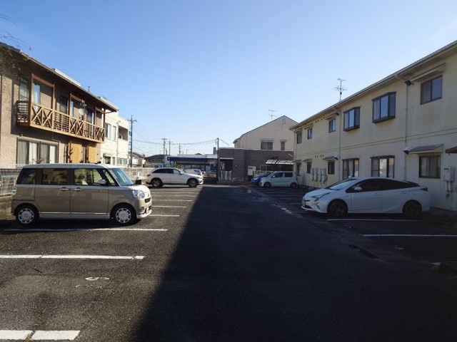 グランドゥールクロズミBの駐車場