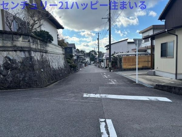 岡崎市滝町字外浦の売地の前面道路含む現地写真