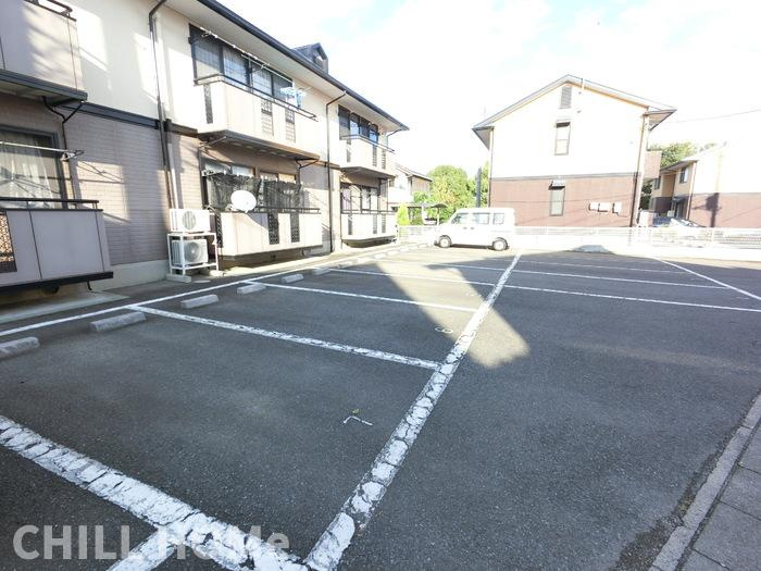 メゾン・ド・カメリアの駐車場|他社様掲載物件もまとめてご紹介、ご案内可能です(^^)/