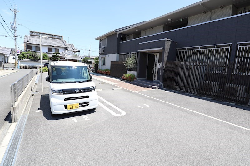 メゾン・ド・ロワールの駐車場